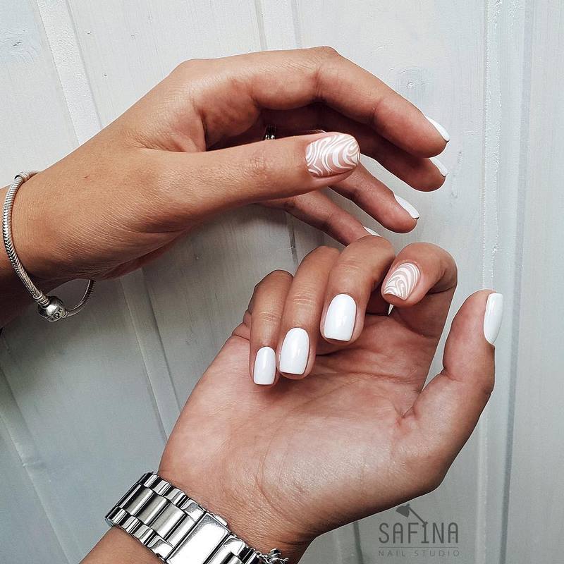 Модный белый маникюр 2026 – фото, новинки