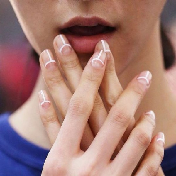 Модный белый маникюр 2026 – фото, новинки