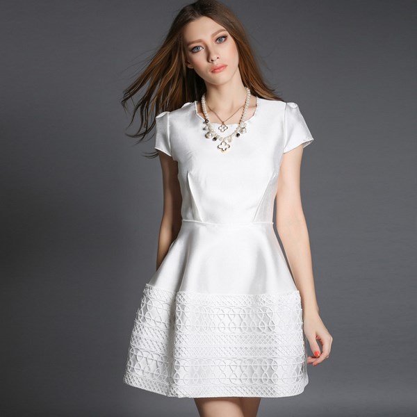 Самые красивые белые платья 2026: фото, идеи, новинки, тренды