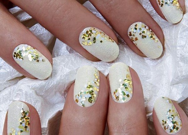 Модный белый маникюр 2026 – фото, новинки