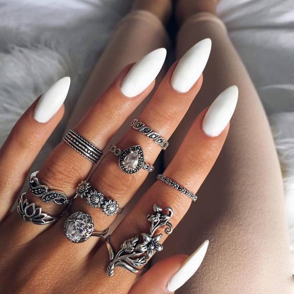 Модный белый маникюр 2026 – фото, новинки