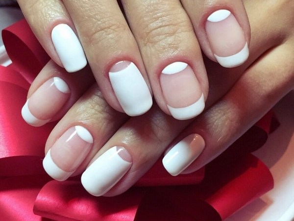 Модный белый маникюр 2026 – фото, новинки