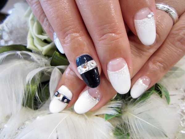 Модный белый маникюр 2026 – фото, новинки