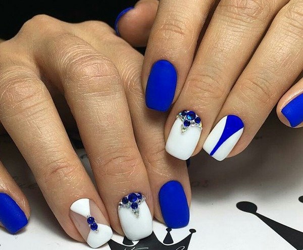 Модный белый маникюр 2026 – фото, новинки