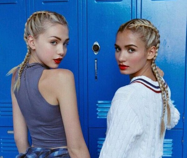 Изысканные прически с косами 2026 года: косы на разную длину волос — фото