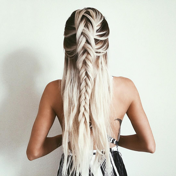Изысканные прически с косами 2026 года: косы на разную длину волос — фото