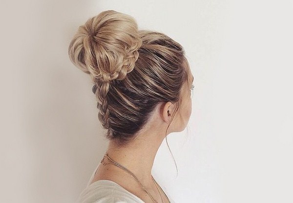 Изысканные прически с косами 2026 года: косы на разную длину волос — фото