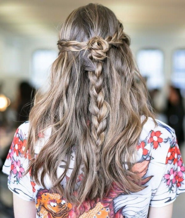 Изысканные прически с косами 2026 года: косы на разную длину волос — фото