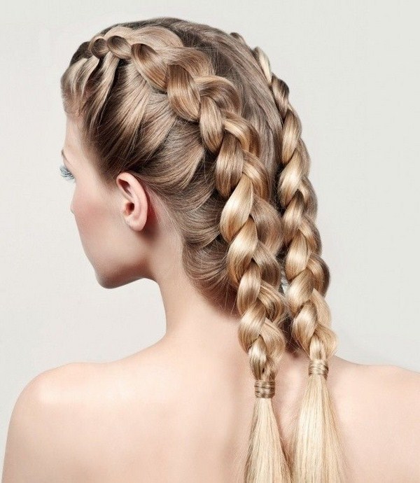 Изысканные прически с косами 2026 года: косы на разную длину волос — фото