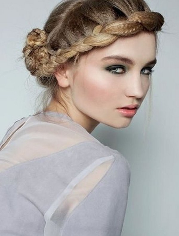 Изысканные прически с косами 2026 года: косы на разную длину волос — фото