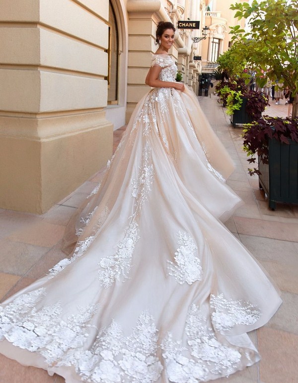 Восхитительные и самые красивые свадебные платья 2026 года: фото