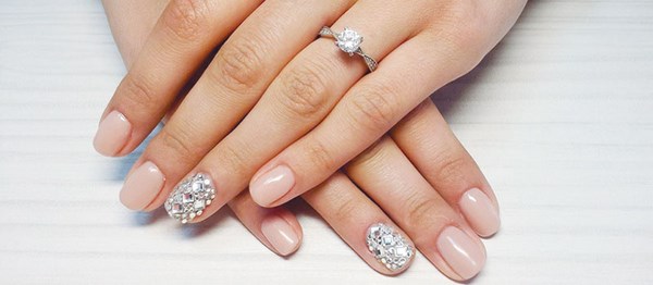 Красивый свадебный маникюр 2026 года: фото, идеи свадебного маникюра невесты