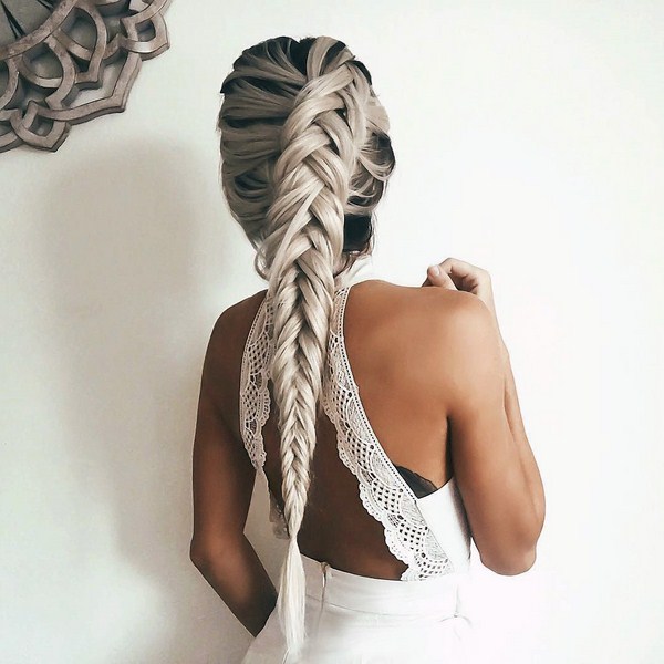 Изысканные прически с косами 2026 года: косы на разную длину волос — фото