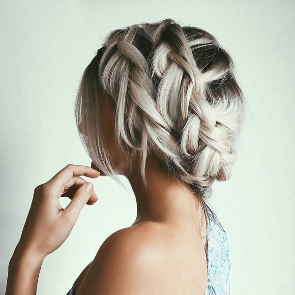 Изысканные прически с косами 2026 года: косы на разную длину волос — фото