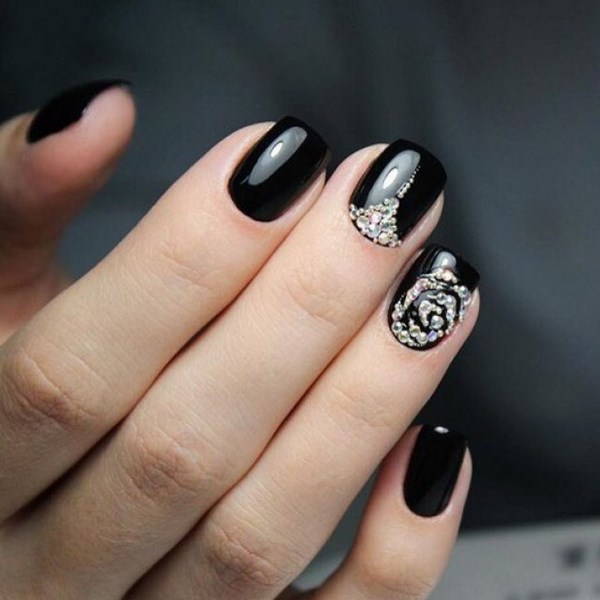 Модный черный маникюр 2026: фото, дизайн и идеи черного маникюра