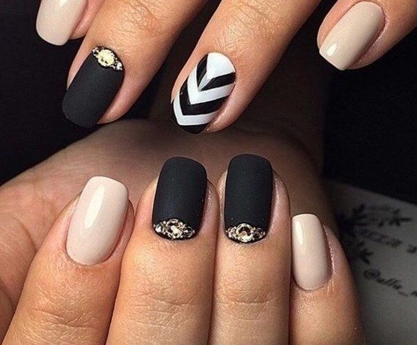 Модный черный маникюр 2026: фото, дизайн и идеи черного маникюра