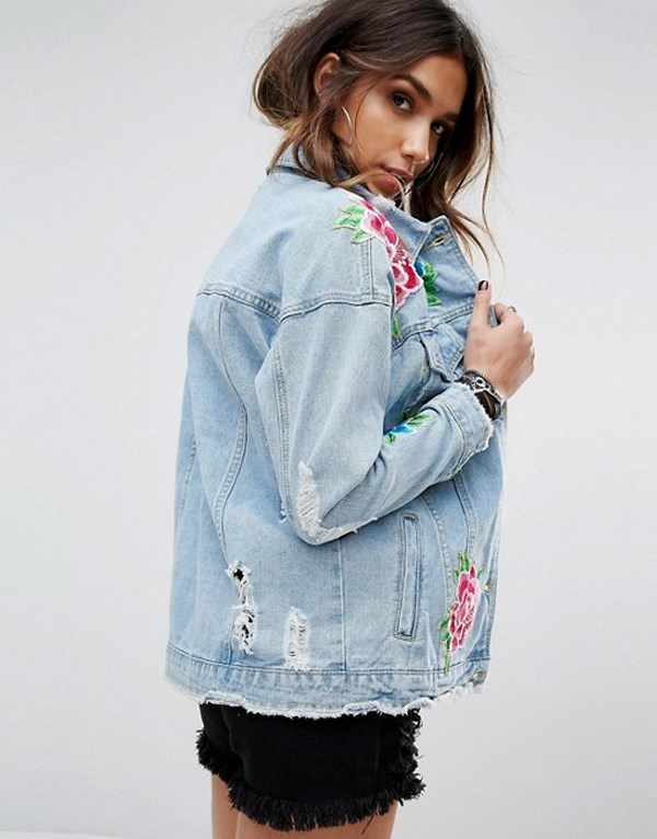 С чем носить джинсовую куртку 2026: лучшие образы и самые модные джинсовые куртки