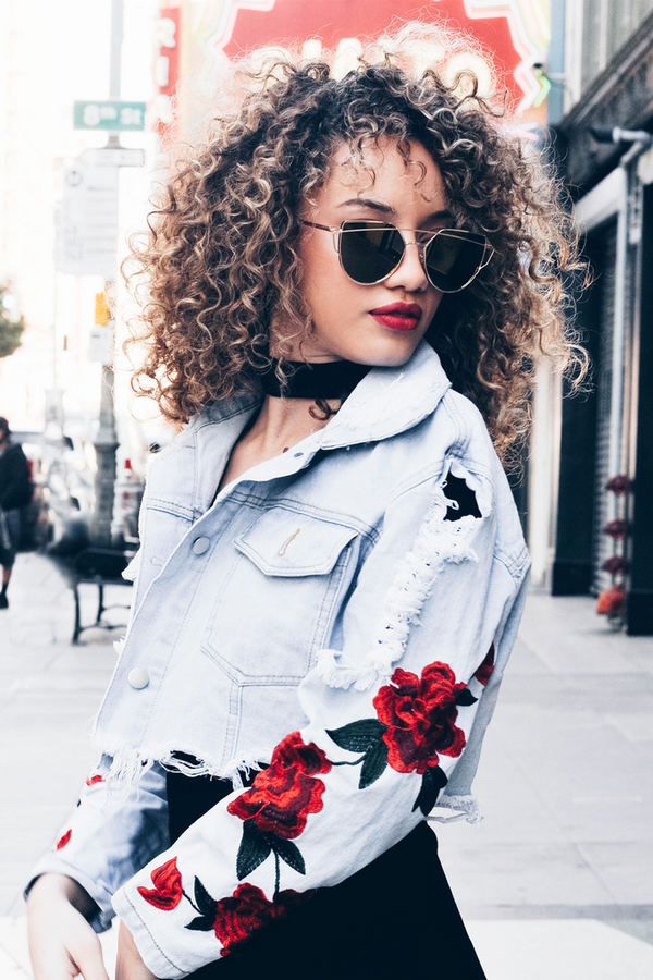 С чем носить джинсовую куртку 2026: лучшие образы и самые модные джинсовые куртки