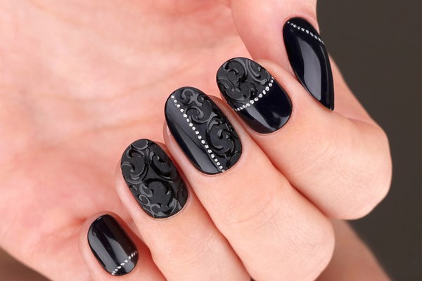 Модный черный маникюр 2026: фото, дизайн и идеи черного маникюра