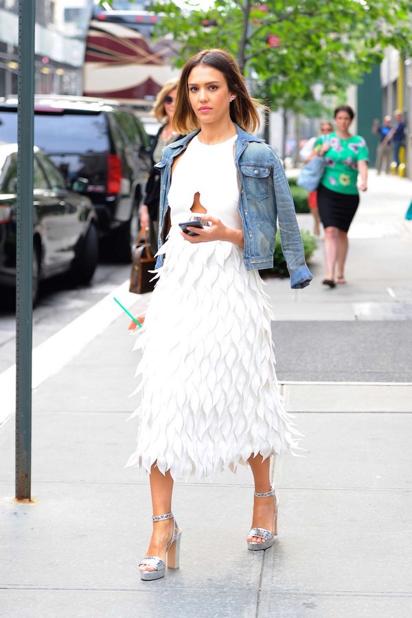 С чем носить джинсовую куртку 2026: лучшие образы и самые модные джинсовые куртки