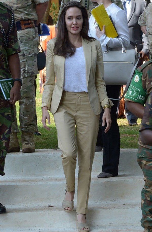 Безупречный стиль Анджелины Джоли: фото образы в вечерних платьях и повседневный стиль знаменитости