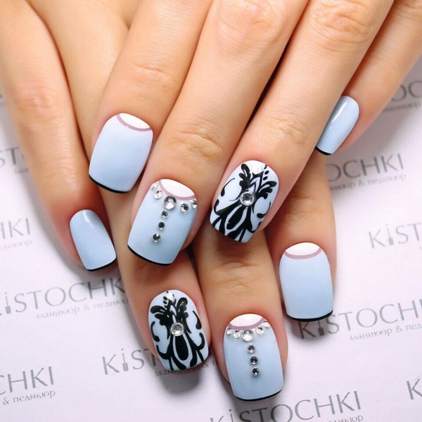 Красивый голубой маникюр 2026 — фото, дизайн, лучшие идеи голубого маникюра