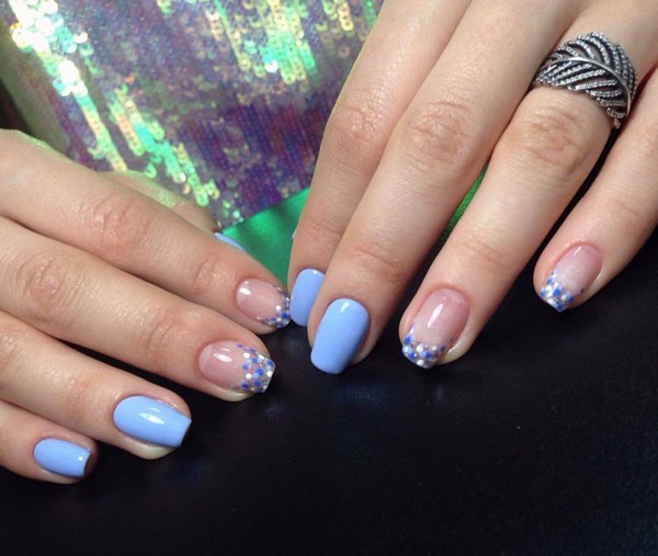 Красивый голубой маникюр 2026 — фото, дизайн, лучшие идеи голубого маникюра