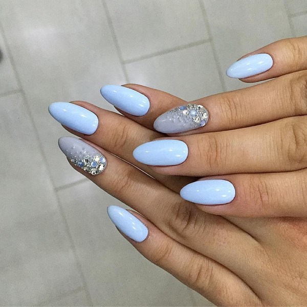 Красивый голубой маникюр 2026 — фото, дизайн, лучшие идеи голубого маникюра
