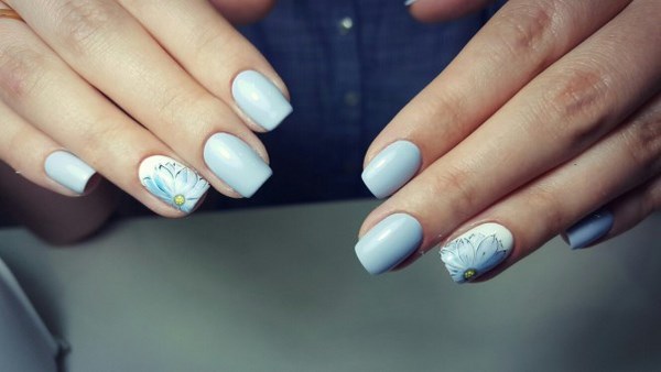 Красивый голубой маникюр 2026 — фото, дизайн, лучшие идеи голубого маникюра