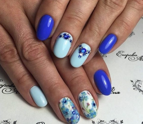 Красивый голубой маникюр 2026 — фото, дизайн, лучшие идеи голубого маникюра