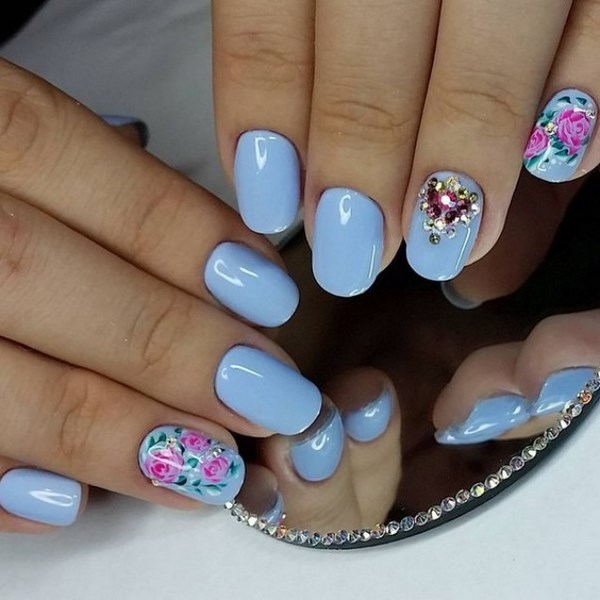 Красивый голубой маникюр 2026 — фото, дизайн, лучшие идеи голубого маникюра