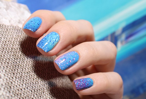 Красивый голубой маникюр 2026 — фото, дизайн, лучшие идеи голубого маникюра