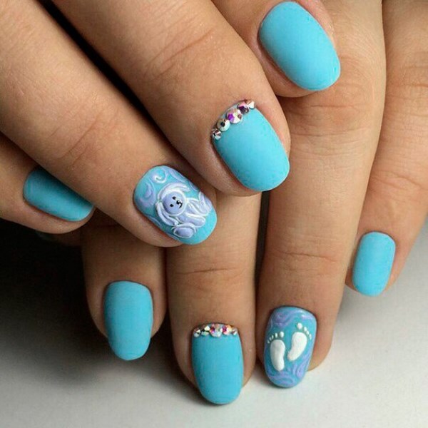 Красивый голубой маникюр 2026 — фото, дизайн, лучшие идеи голубого маникюра