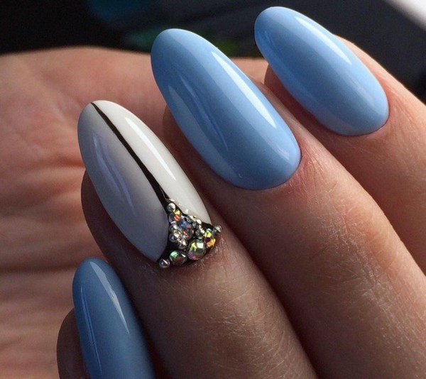 Красивый голубой маникюр 2026 — фото, дизайн, лучшие идеи голубого маникюра