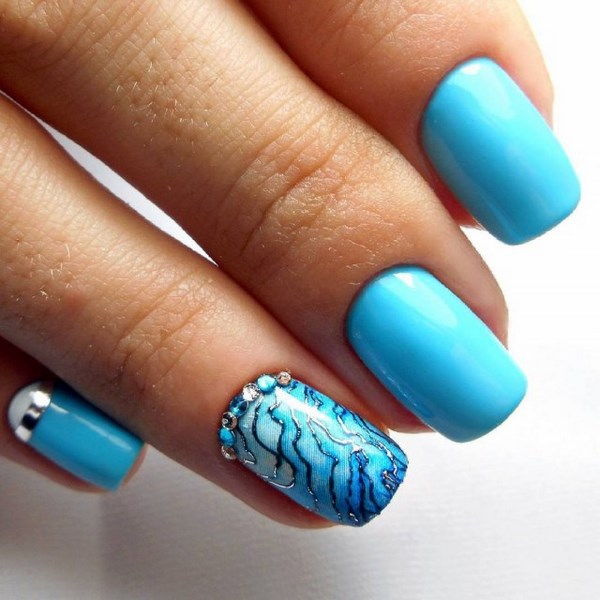 Красивый голубой маникюр 2026 — фото, дизайн, лучшие идеи голубого маникюра