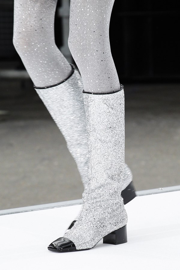 Модные сапоги 2026 года: лучшие модели сапог для женщин — фото