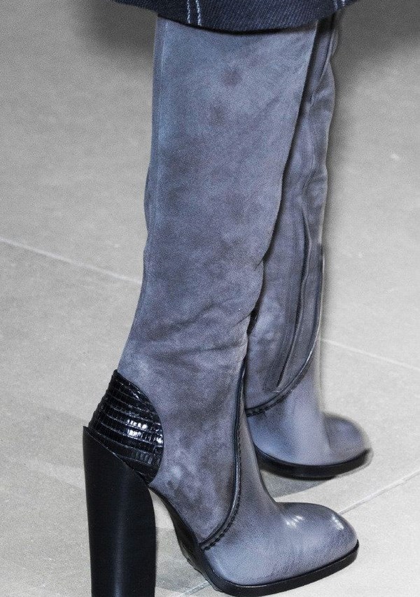 Модные сапоги 2026 года: лучшие модели сапог для женщин — фото