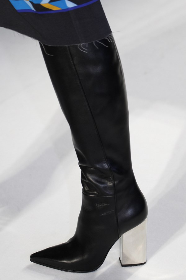 Модные сапоги 2026 года: лучшие модели сапог для женщин — фото