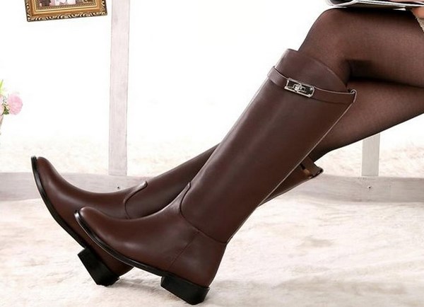 Модные сапоги 2026 года: лучшие модели сапог для женщин — фото