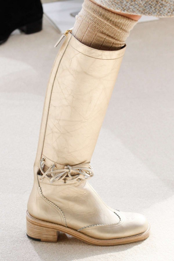 Модные сапоги 2026 года: лучшие модели сапог для женщин — фото