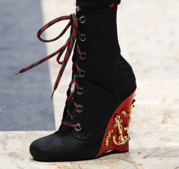 Модные сапоги 2026 года: лучшие модели сапог для женщин — фото