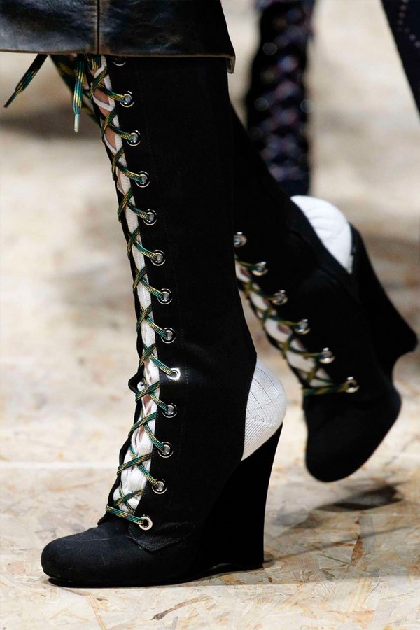 Модные сапоги 2026 года: лучшие модели сапог для женщин — фото