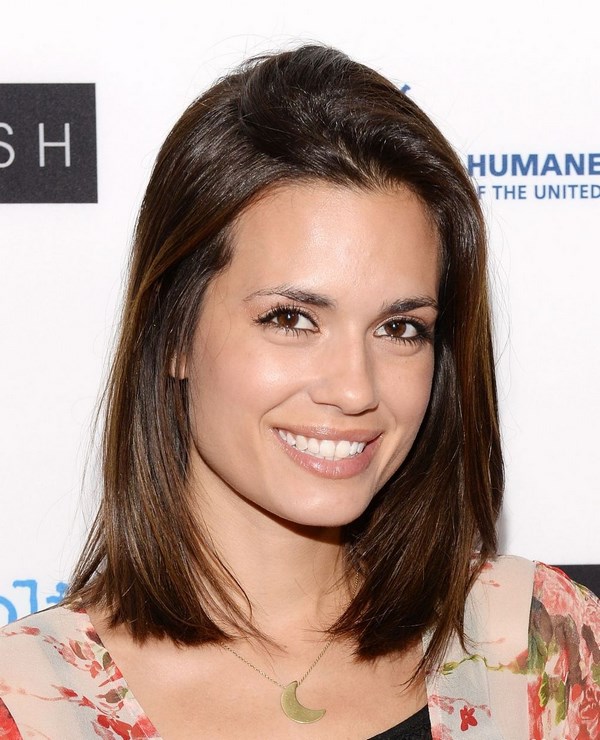 Стильные стрижки на средние волосы 2026 года: фото, новинки, идеи стрижки