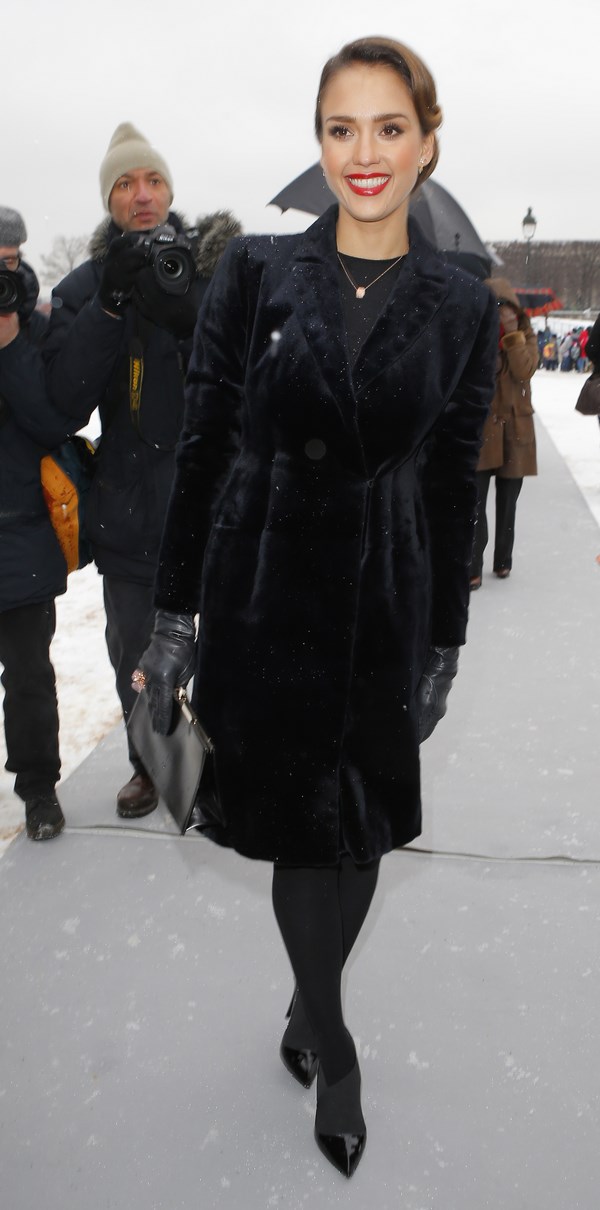 Современная золушка Джессика Альба: красивые образы и стиль одежды актрисы — фото