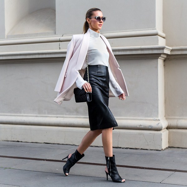 Стильные кожаные юбки 2026 года: фото, модные луки