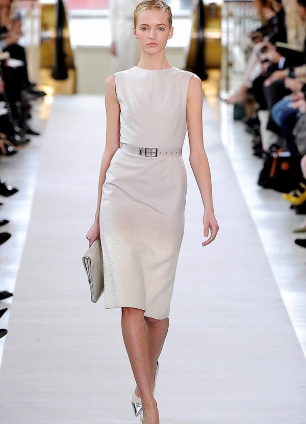 Красивые и элегантные платья футляр 2026 года: лучшие образы