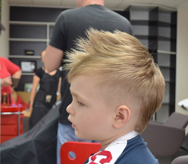 Ультрамодные стрижки для мальчиков 2026: фото, новинки, тренды