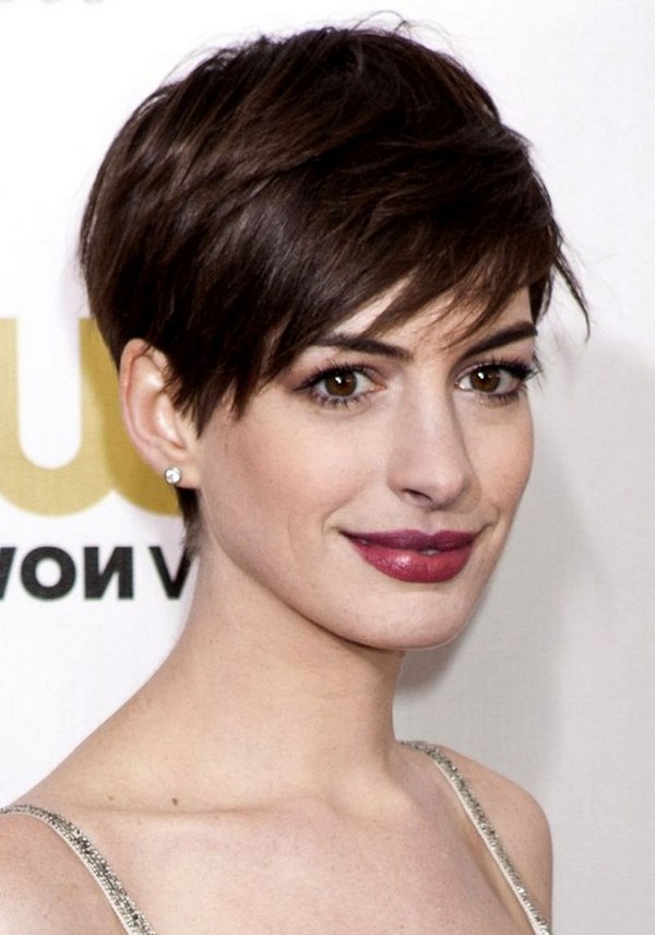 Оригинальные стрижки с челкой 2026 года: фото, идеи стрижки с челкой на разную длину волос