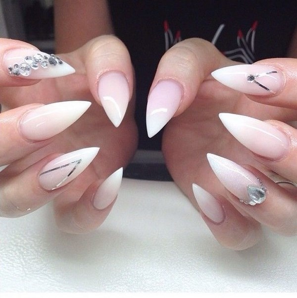 Красивый маникюр на острые ногти 2026: фото, идеи, новинки