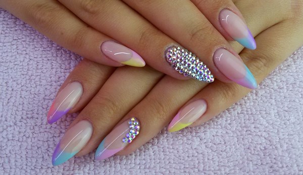 Красивый маникюр на острые ногти 2026: фото, идеи, новинки